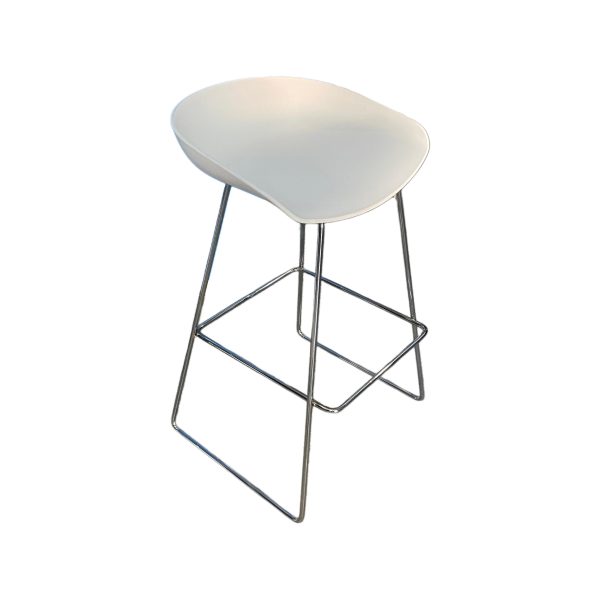 Krom Ayaklı Beyaz Bistro Bar Sandalyesi Kiralama 80x35x35