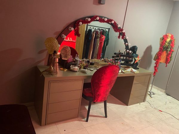 Ahşap Çekmeceli Makyaj Ayna Masası Kiralama - Görsel 2